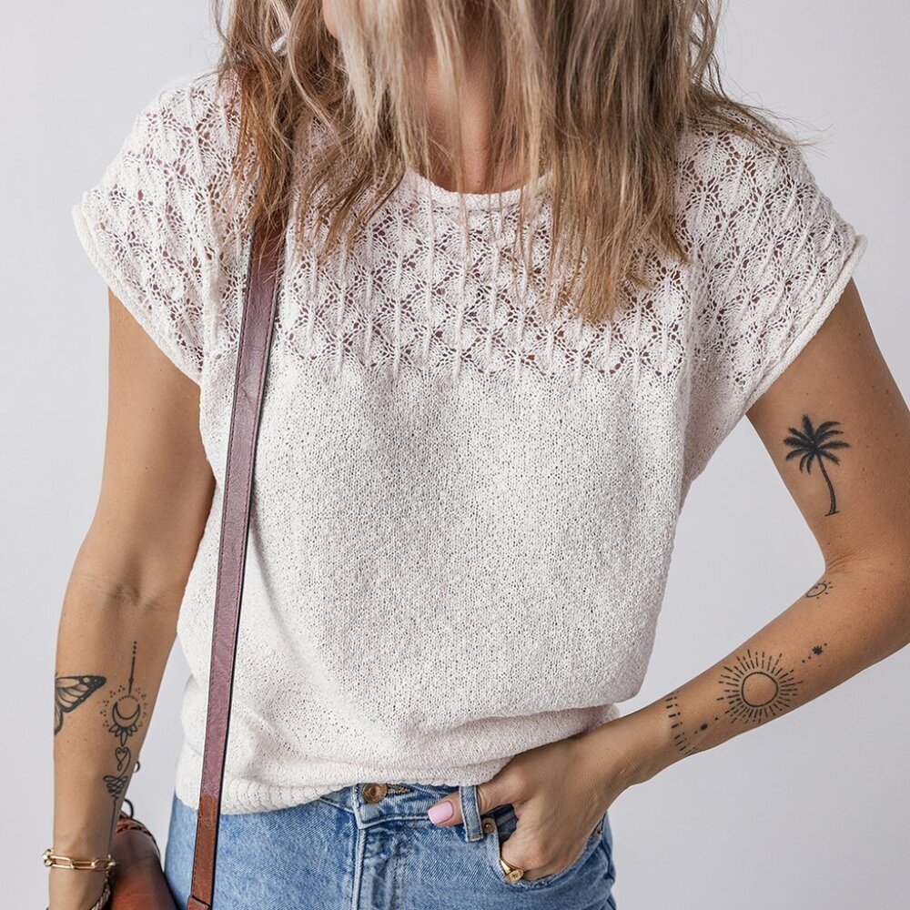 🤍 White Eyelet Knit Tied Back Short Sleeve Sweater – Size M
